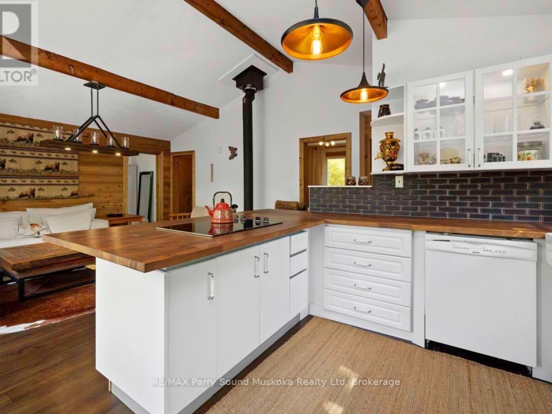 37 LYNBERRY DRIVE, Little Seguin River