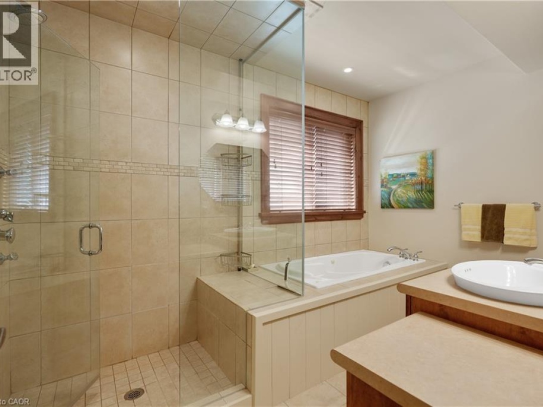 36 MANITOUWABING ESTATES Road, 