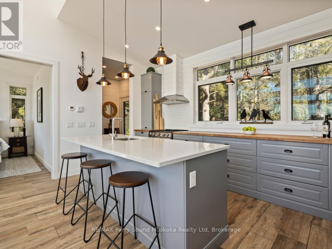 1201 GEEWADIN ROAD, Georgian Bay