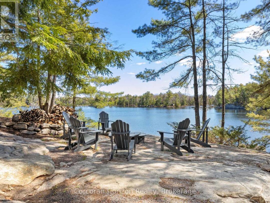 462 ISLAND 90 ISLAND, Six Mile Lake