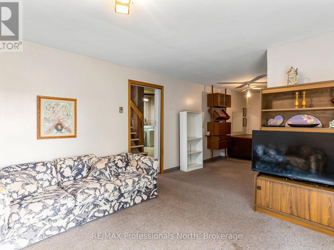 1080 PETTICOAT LANE, Minden Lake