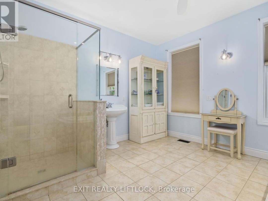 169 DUTCH LINE ROAD W, 