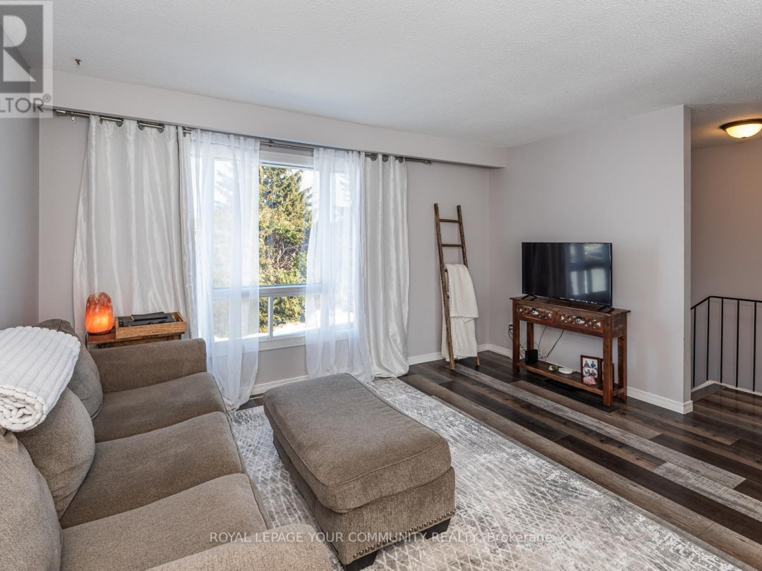 347 LAKELAND CRESCENT, 