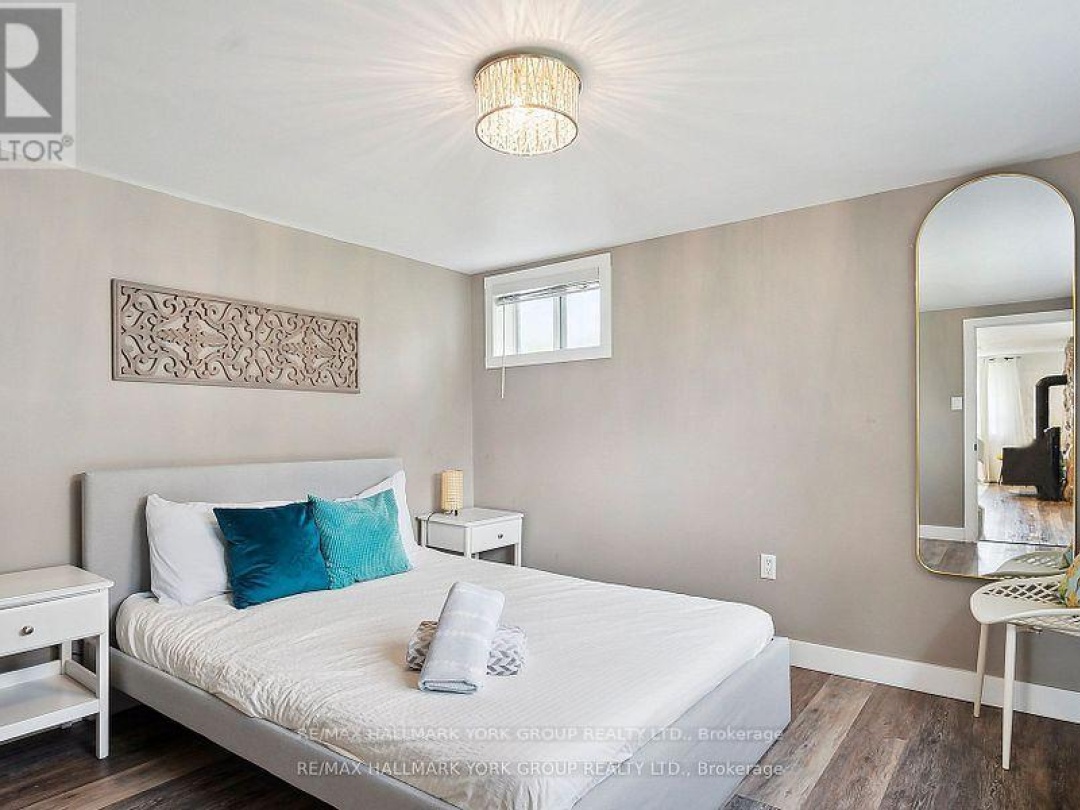 42 LIGHTHOUSE CRESCENT, 