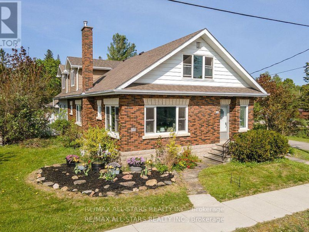 61 FRANCIS STREET E, 
