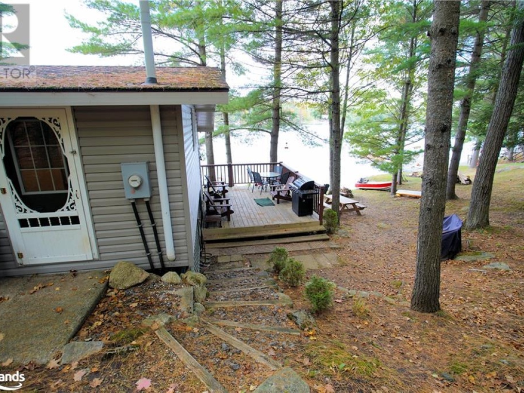 121 Healey Lake, Healey Lake