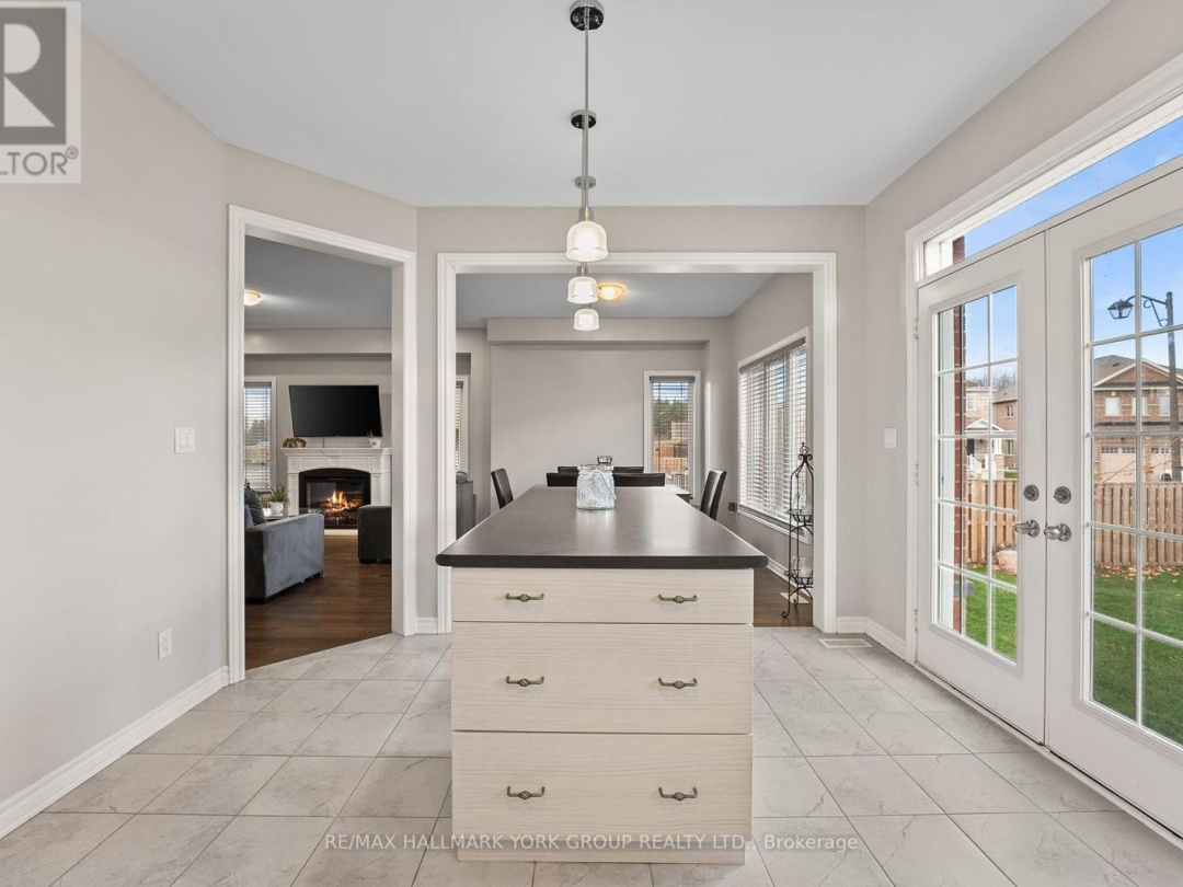 8 POLLOCK AVENUE, Lake Simcoe