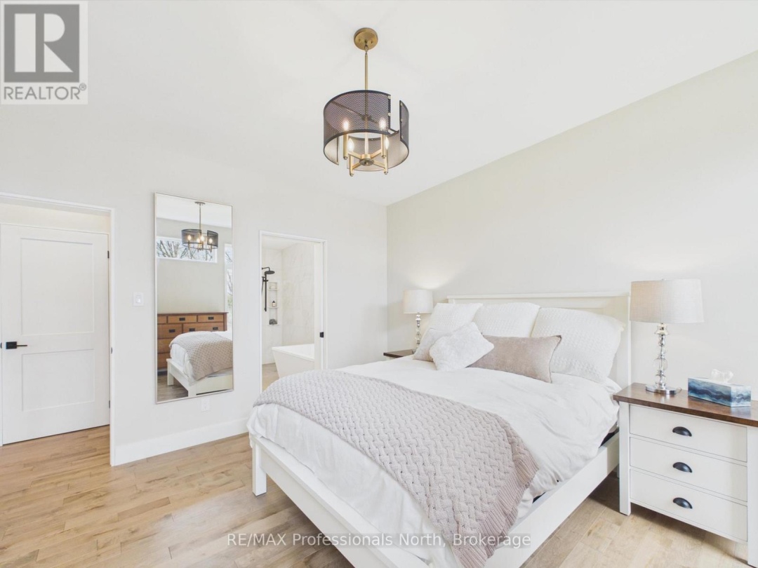 1011 OLD COTTAGE ROAD, Mckay Lake