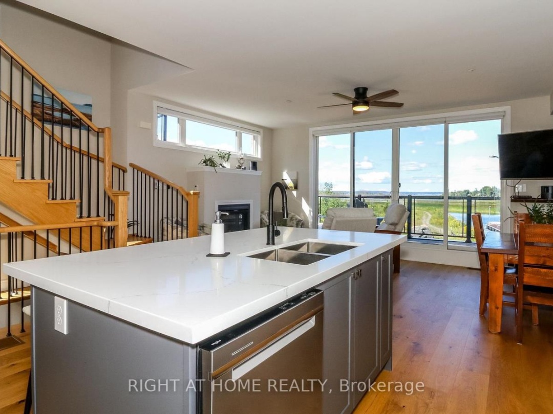 100 MARINA VILLAGE DRIVE, Georgian Bay