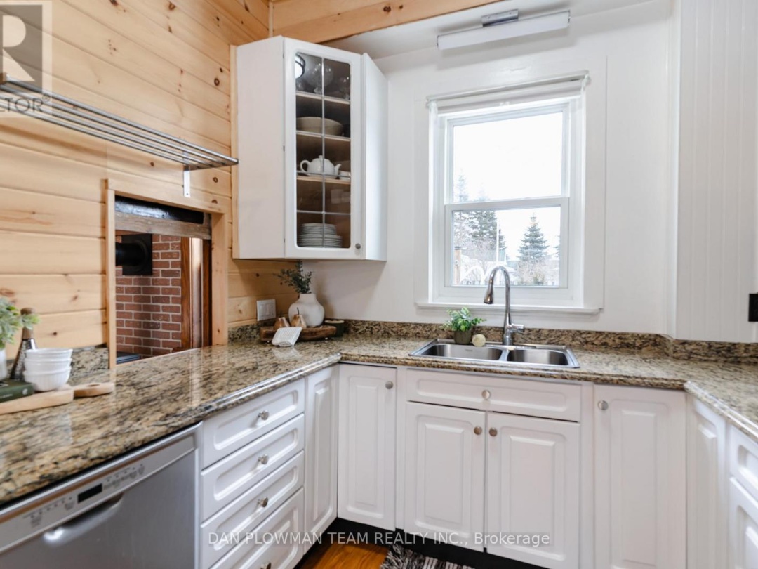 48 DUNN STREET, Kawartha Lakes (Bobcaygeon)