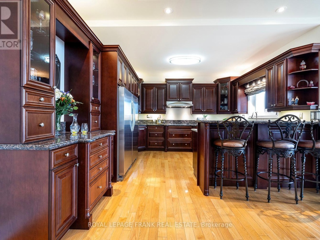 24 GILSON POINT PLACE, 