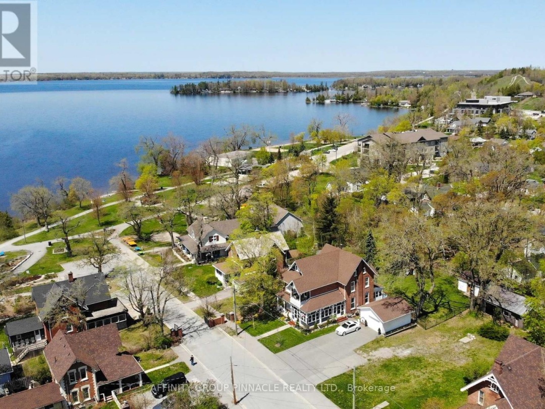 42 OAK STREET, Kawartha Lakes (Fenelon Falls)