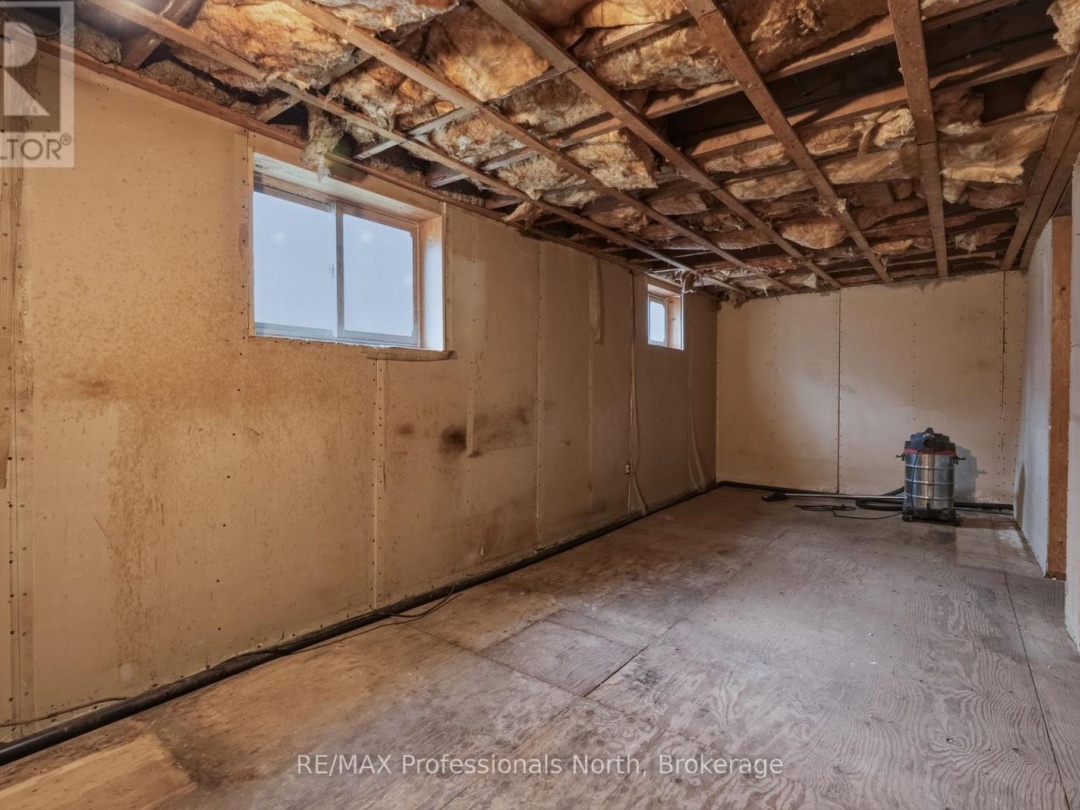 1056 KIRK LINE W, Bracebridge (Macaulay)