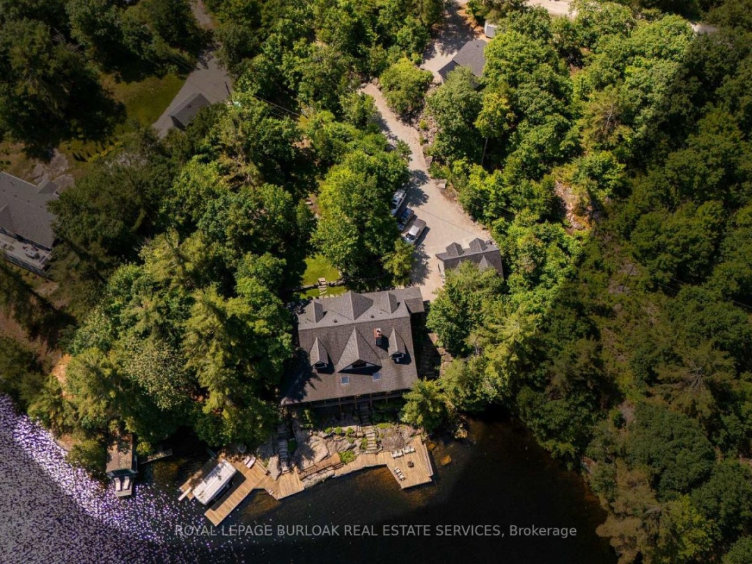 990 HASKETT'S DRIVE, Six Mile Lake