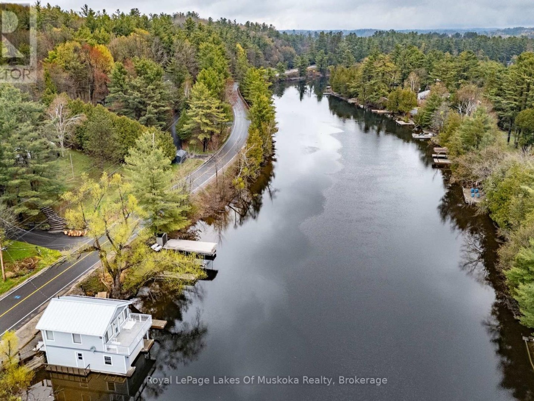 183 SANTAS VILLAGE ROAD, Muskoka River