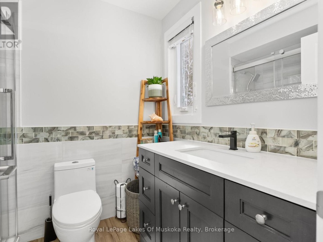 4 - 1551 HIDDEN VALLEY ROAD, Peninsula Lake