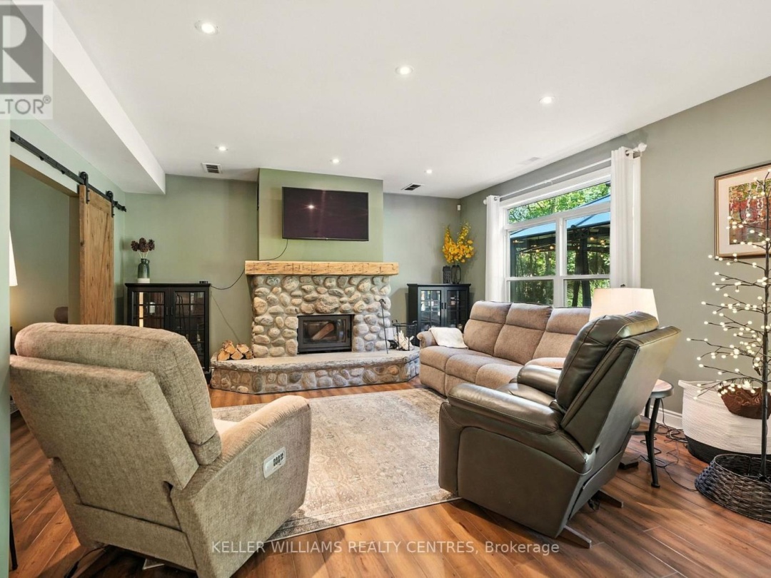 96 LINDGREN ROAD E, 