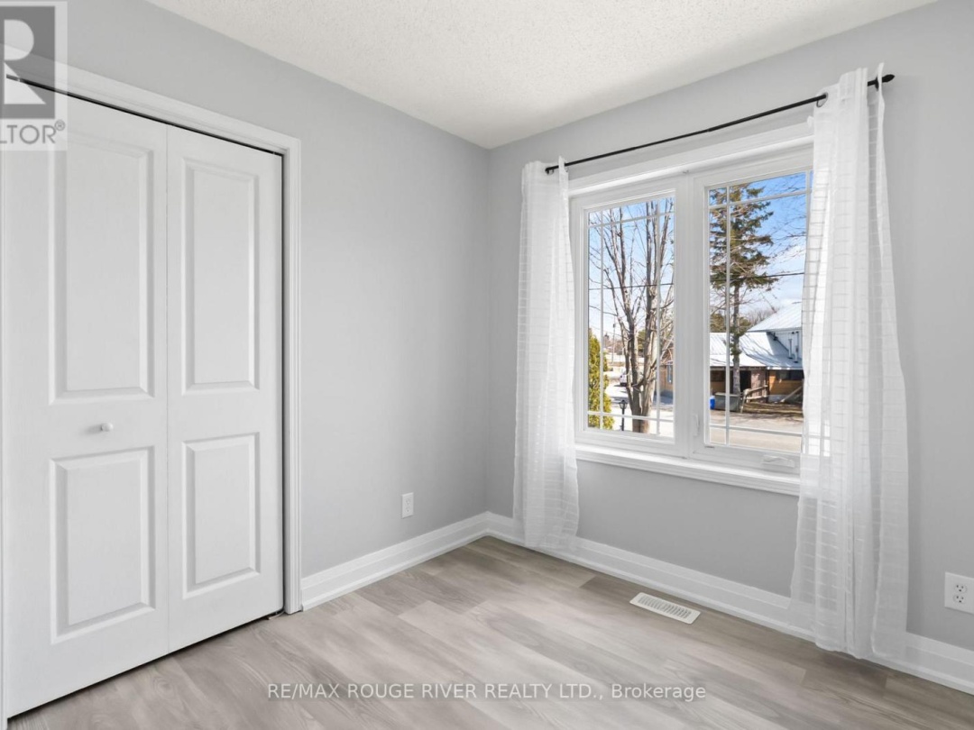 495 LAKELAND CRESCENT, 