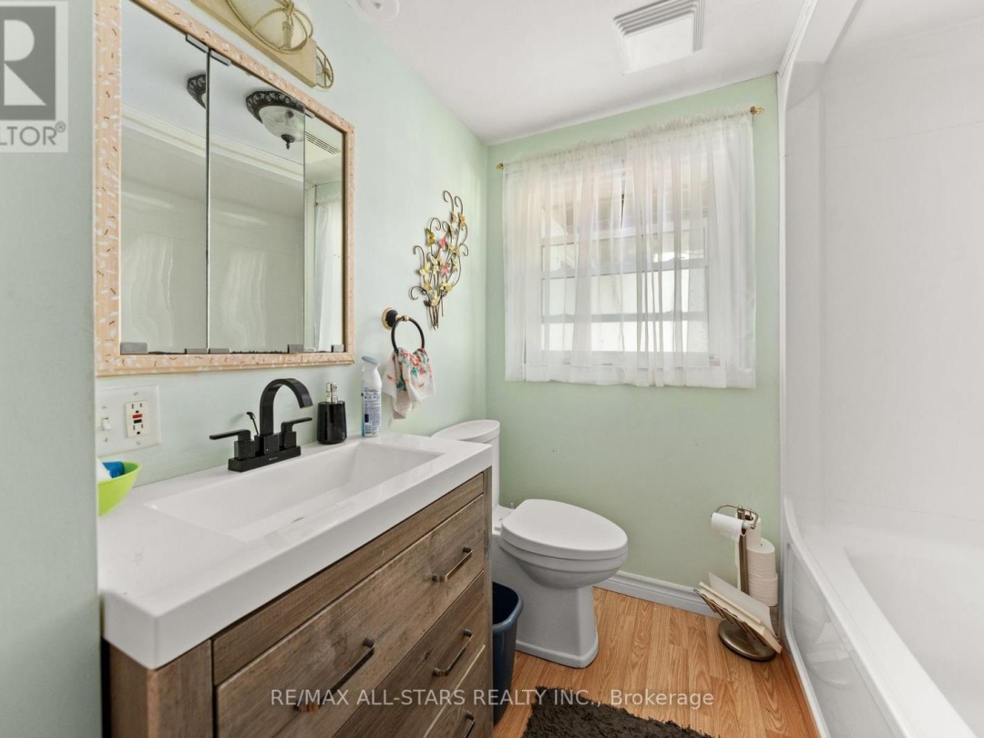 14 WYCHWOOD DRIVE E, Sturgeon Lake