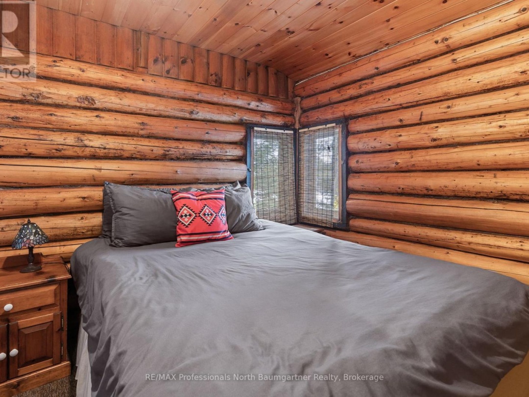 1012 COULSON LANE, Gooderham Lake