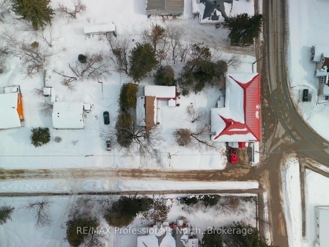 4 DICKSON STREET, Kawartha Lakes (Kinmount)