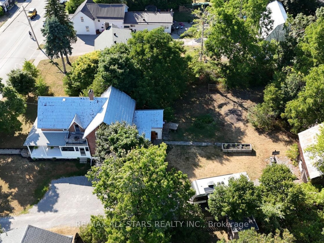 21 FRANCIS STREET E, 