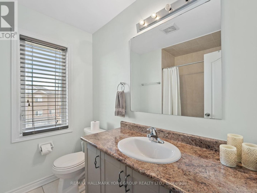 8 POLLOCK AVENUE, Lake Simcoe