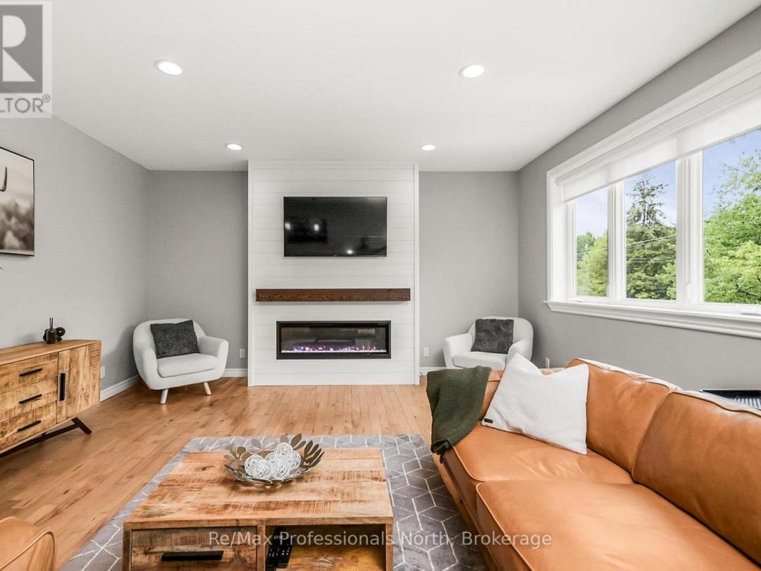 945 MUSKOKA BEACH ROAD, Gravenhurst (Muskoka (S))