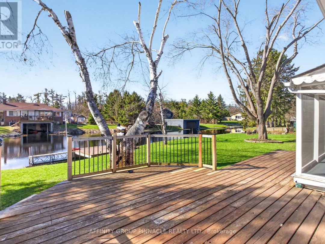 12 NORTH BAYOU ROAD, Sturgeon Lake