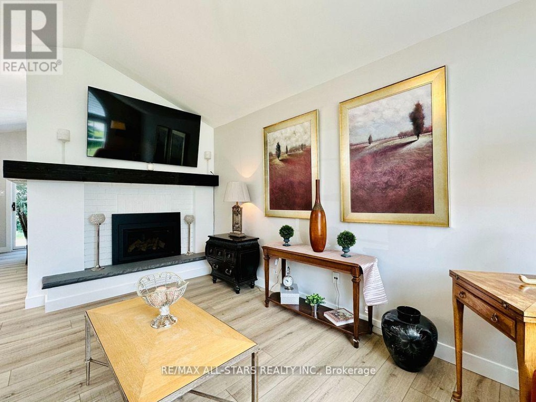 36 RUSSELL HILL ROAD, Kawartha Lakes (Bobcaygeon)