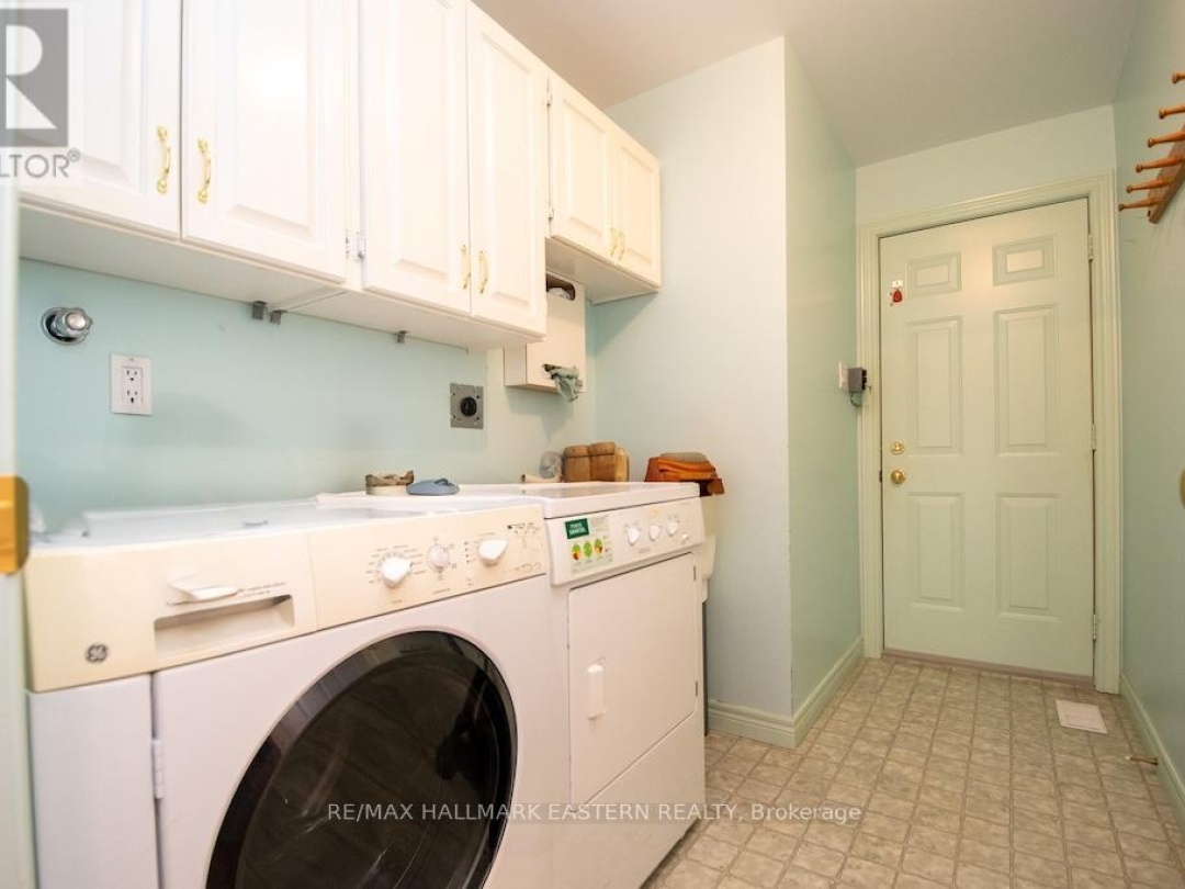 2 HUNTINGWOOD CRESCENT, 
