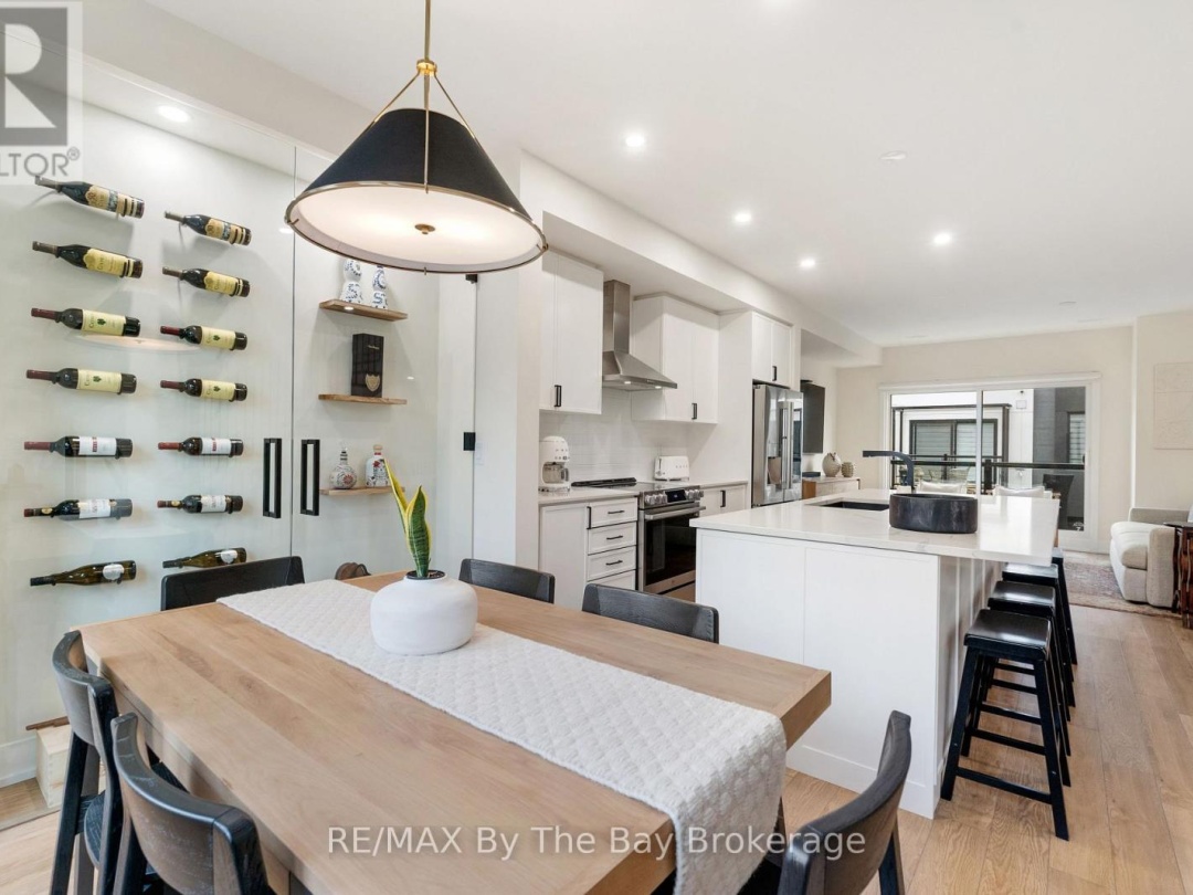 8 BRU LOR LANE, Lake Simcoe