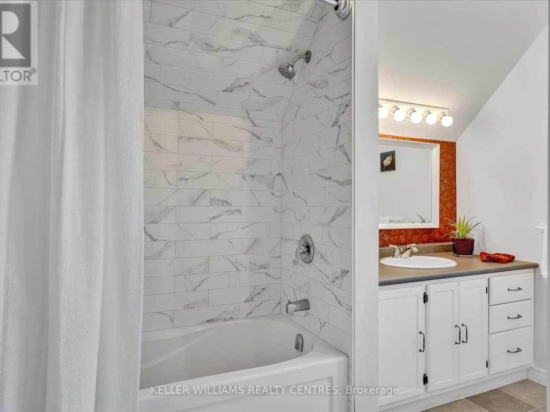140 KING STREET, Kawartha Lakes (Woodville)