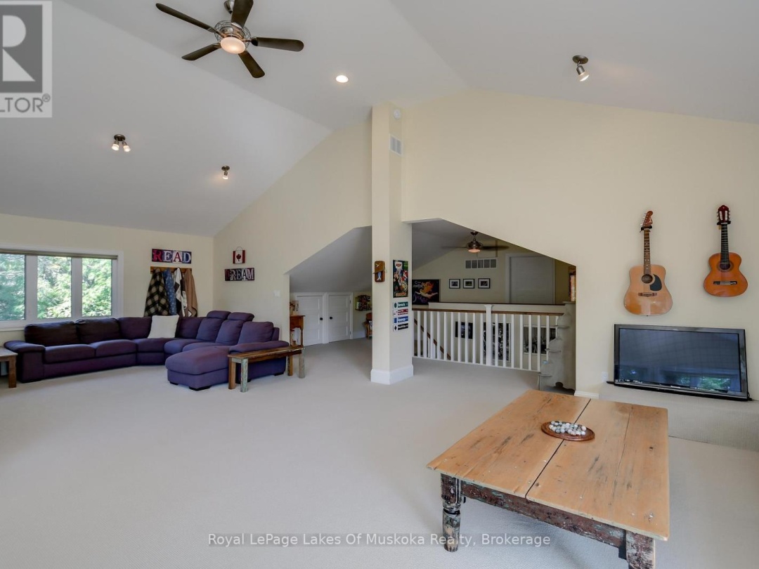 230 ECCLESTONE DRIVE, Bracebridge (Macaulay)