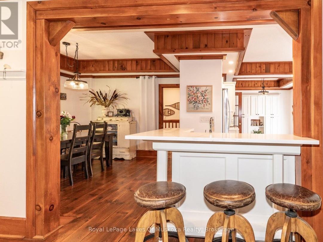 1080 WALKERS GLENN CRESCENT, Lake of Bays (Sinclair)