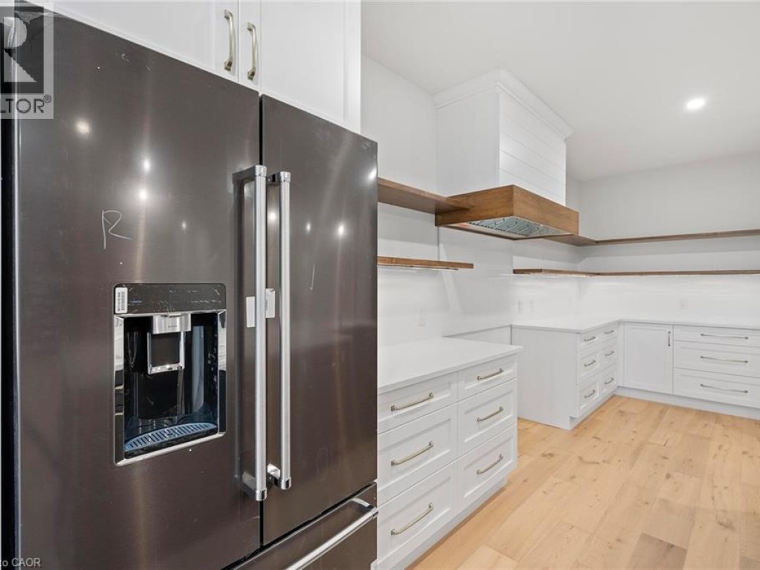 33 GLEN EAGLE Court, 