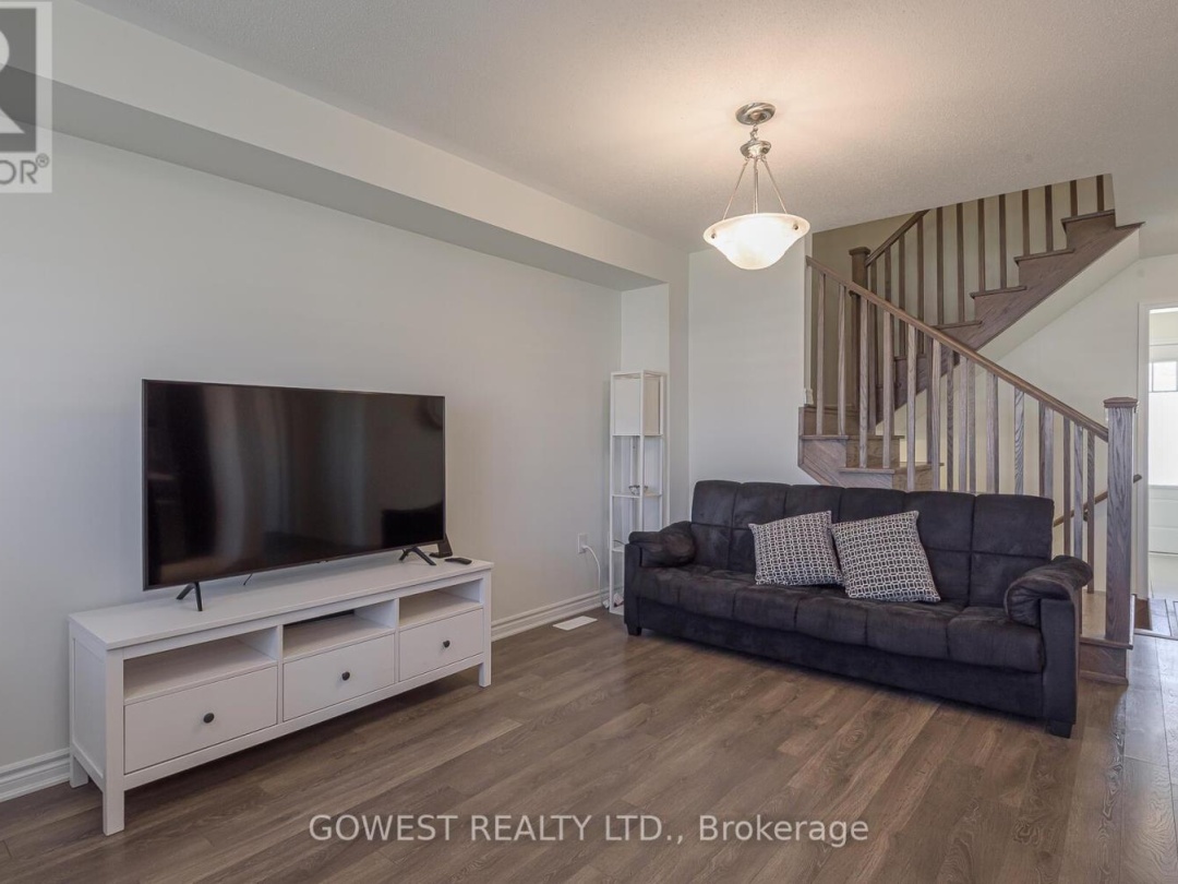 45 STOTHER CRESCENT, Bracebridge (Macaulay)