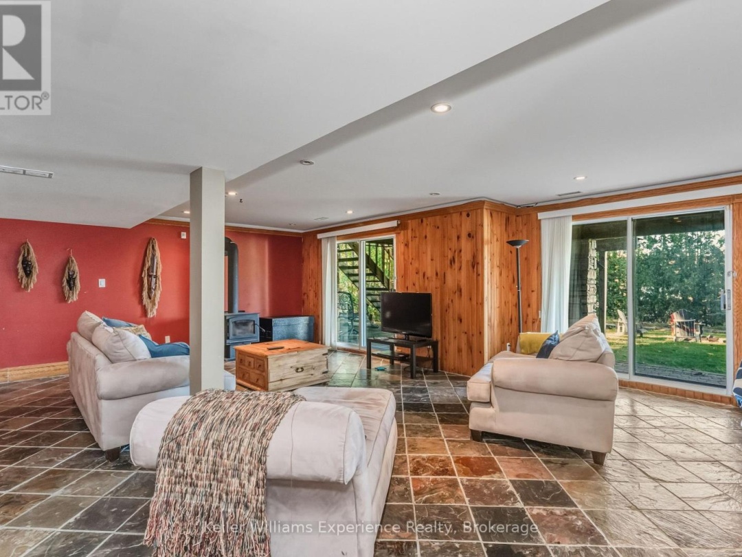804 KINGS FARM ROAD, Gloucester Pool
