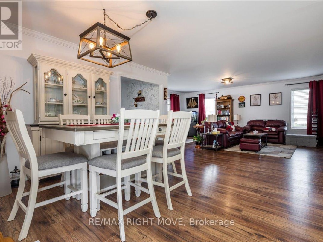 1 SINCLAIR CRESCENT, Ramara (Atherley)