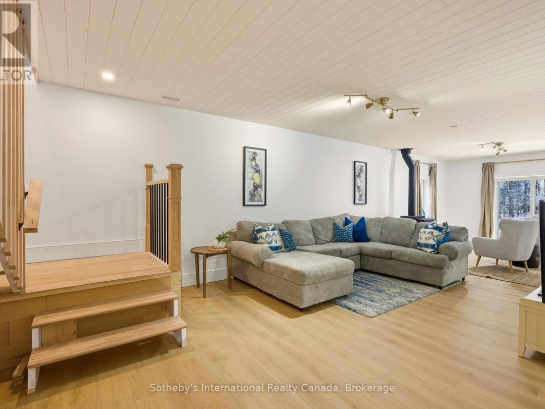 2435 RAVENSCLIFFE ROAD, Huntsville (Stisted)