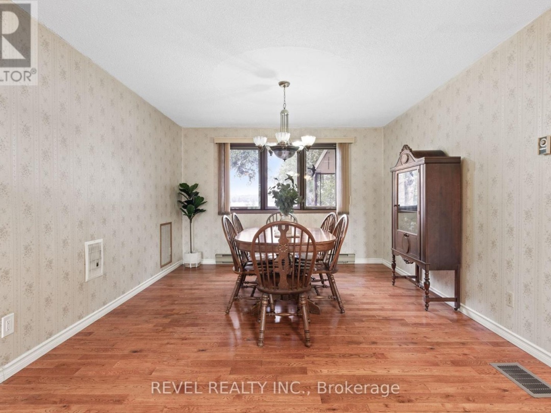126 PINEWOOD BOULEVARD, Canal Lake