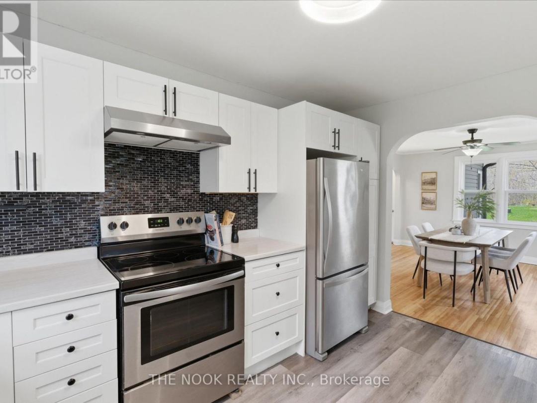 54 CLIFTON STREET, Kawartha Lakes (Fenelon Falls)