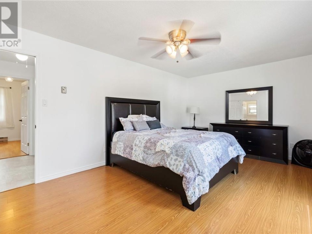 5 Hillcrest Avenue, 