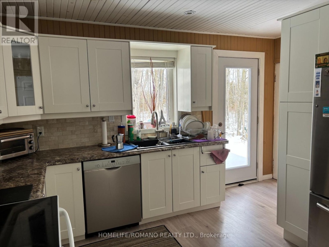 15 PLEASURE STREET, Sturgeon Lake