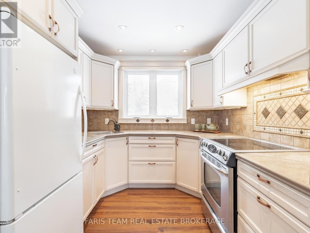 1520 ROSEMOUNT ROAD, Tay