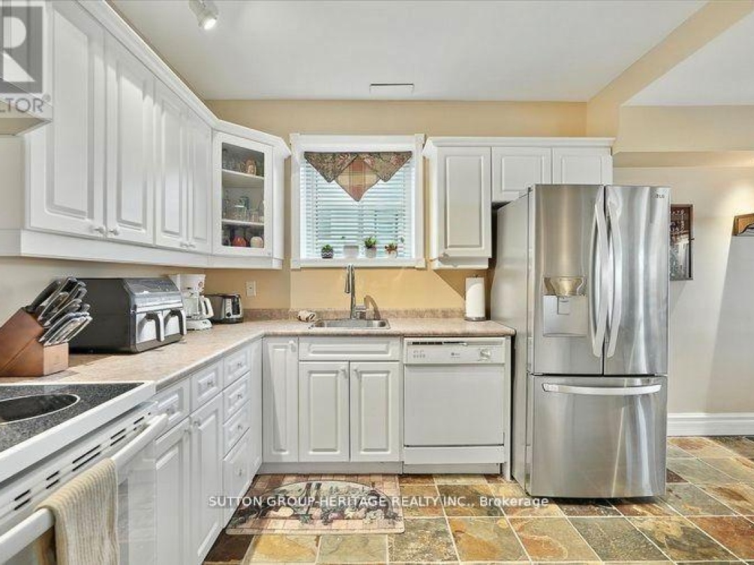 400 FRONT STREET W, Sturgeon Lake