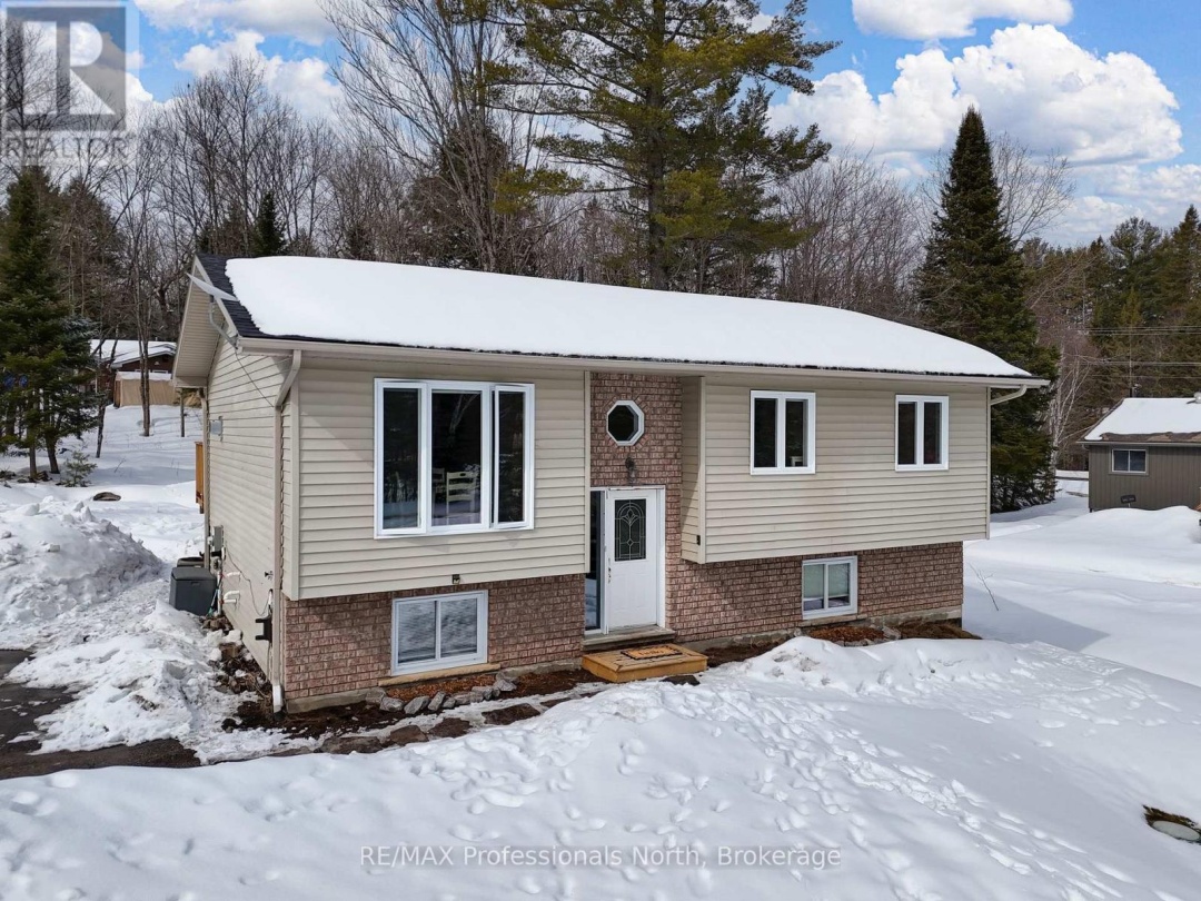 1036 POST ROAD, Bracebridge (Macaulay)