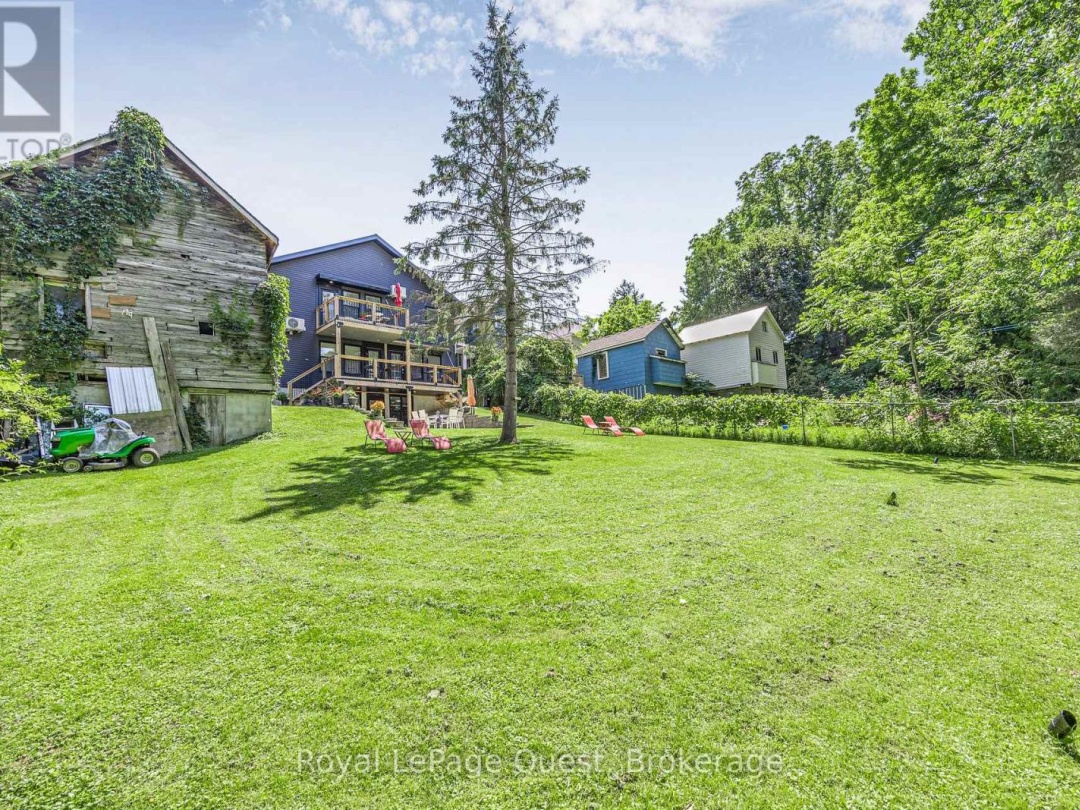 214 MISSISSAGA STREET W, 