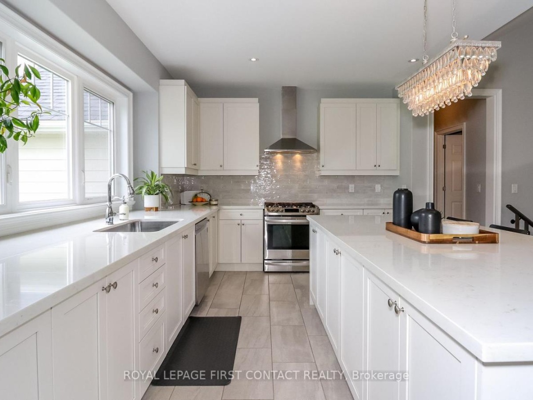 2066 ELANA DRIVE, Severn (Marchmont)