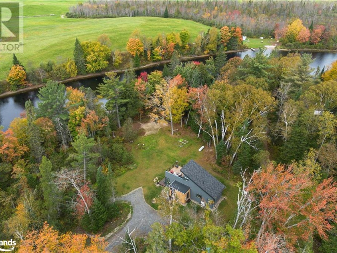 470 Markles Road, Muskoka River